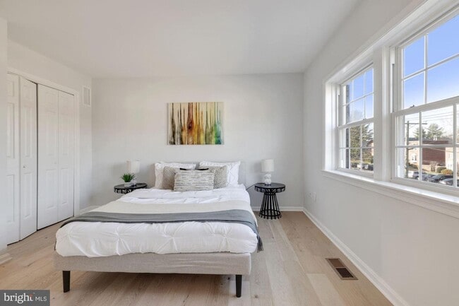 Building Photo - Gorgeous 2 Bedroom 2.5 Bath in Chevy Chase