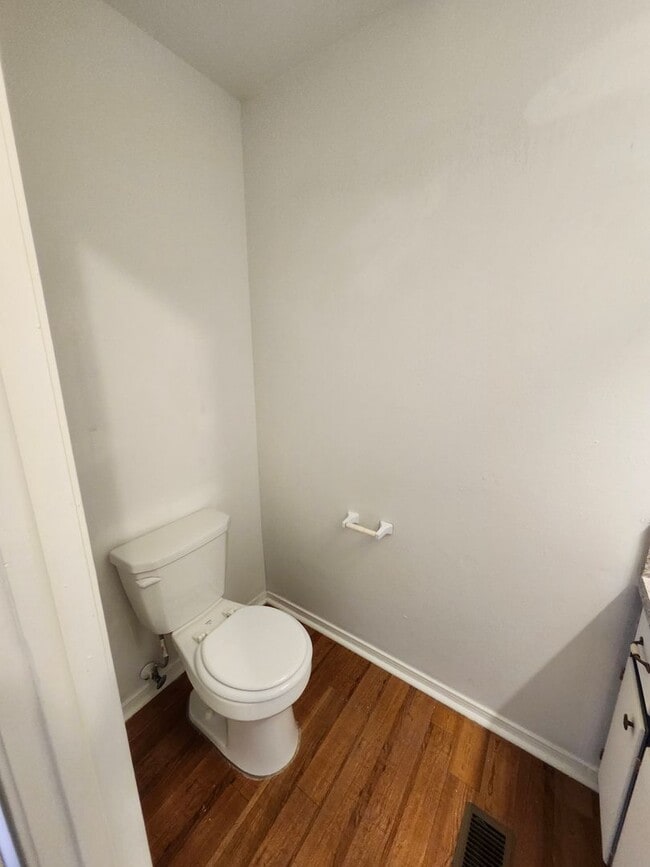 Building Photo - 900-902 West 16th St.