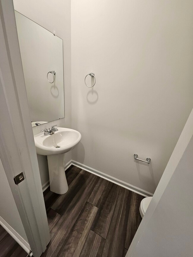 Building Photo - 868 Pilot St