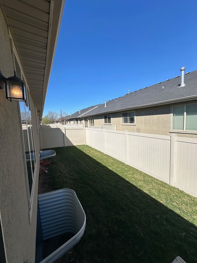 Building Photo - Orem Townhome - Hillcrest Neighborhood