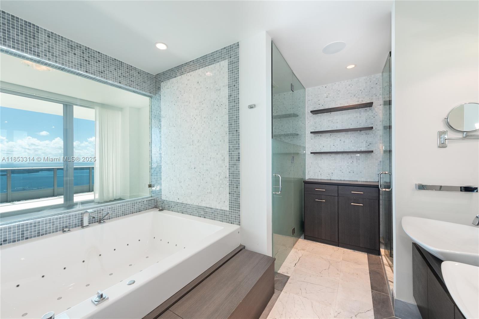Building Photo - 200 Biscayne Boulevard Way
