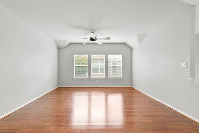 Building Photo - Stylish 2-Bed, 2-Bath Home with Unique Ups...