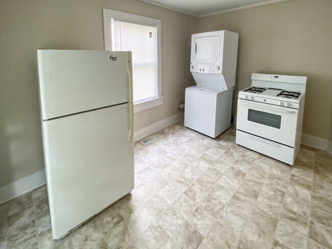 Building Photo - Rare Opportunity! Charming two bedroom house, walking distance to Franklin Street and UNC.