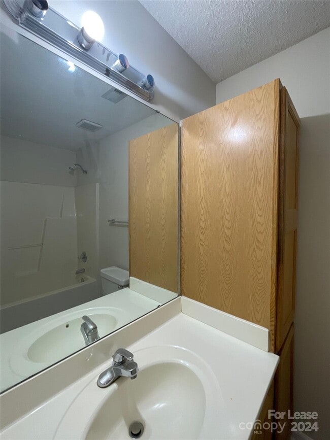 Building Photo - 7802 Buddy Holly Rd
