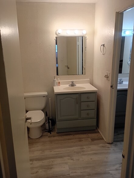 Building Photo - 451 Golden Cir