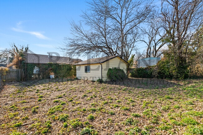 Building Photo - 4514 Vesta Dr