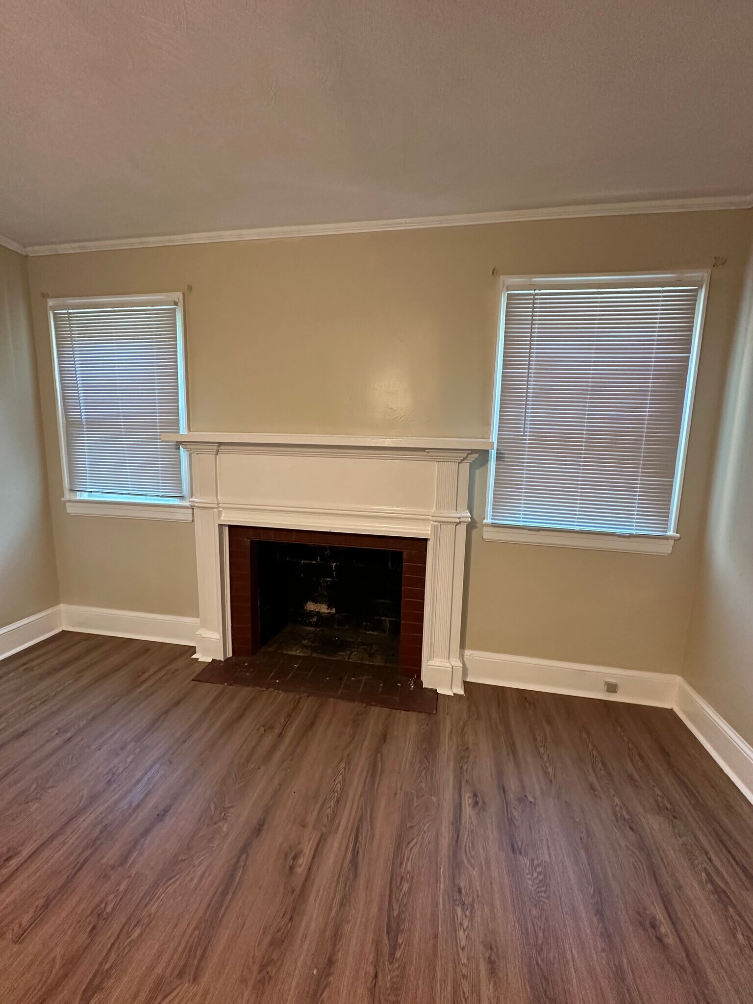 Building Photo - 107 Mitchell St