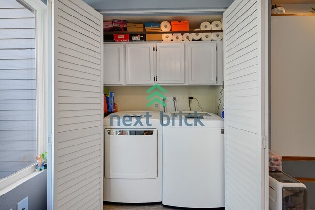 Building Photo - Charming 3-bedroom, 2.5 baths | Family-Friendly Bellevue Crossroads Neighborhood