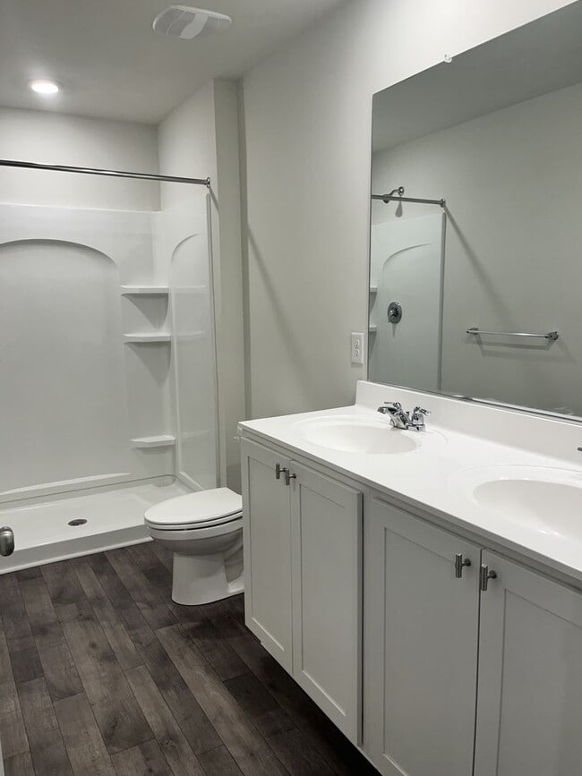 Building Photo - Camden Townhouse