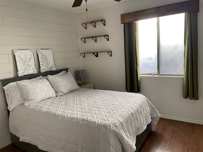 Building Photo - 106 S 110th St