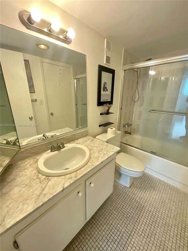 Building Photo - 1200 NE Miami Gardens Dr