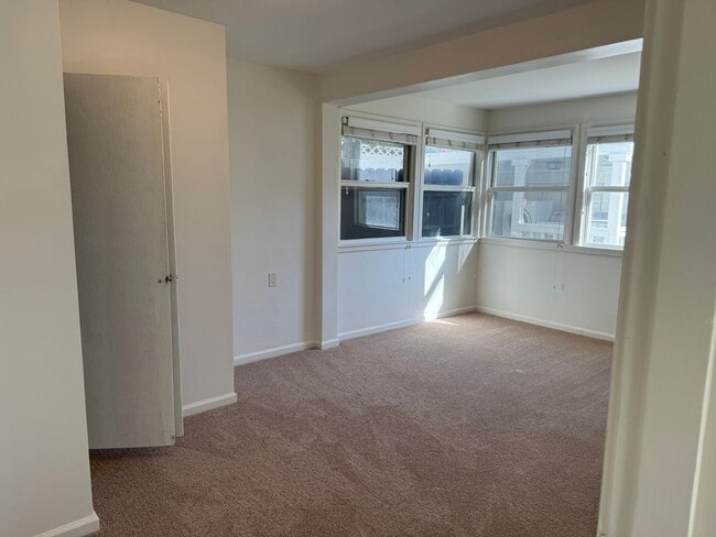 Building Photo - L0016 A &amp; B