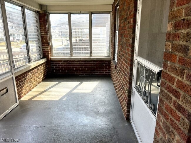 Building Photo - 982 Dan St