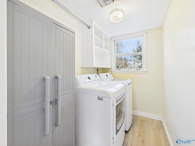 Building Photo - 2521 Lancelot Dr SE