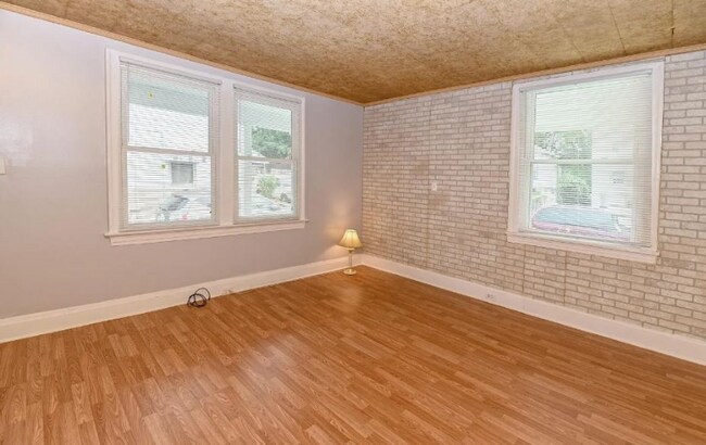 Building Photo - 412 Lombardy St