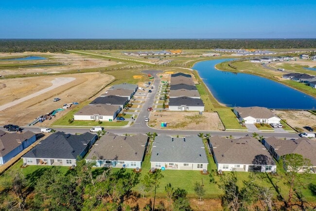 Building Photo - Villa Home in West Port - 3/2/2 close to s...