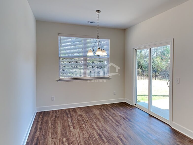 Building Photo - 3004 Esquire Dr