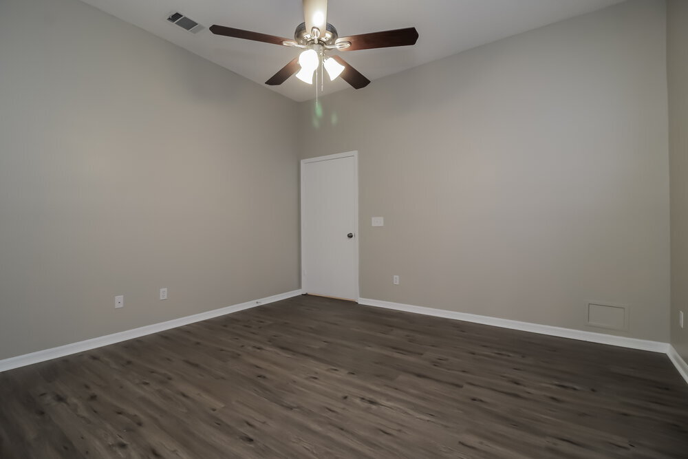 Building Photo - 1052 Alpug Ave