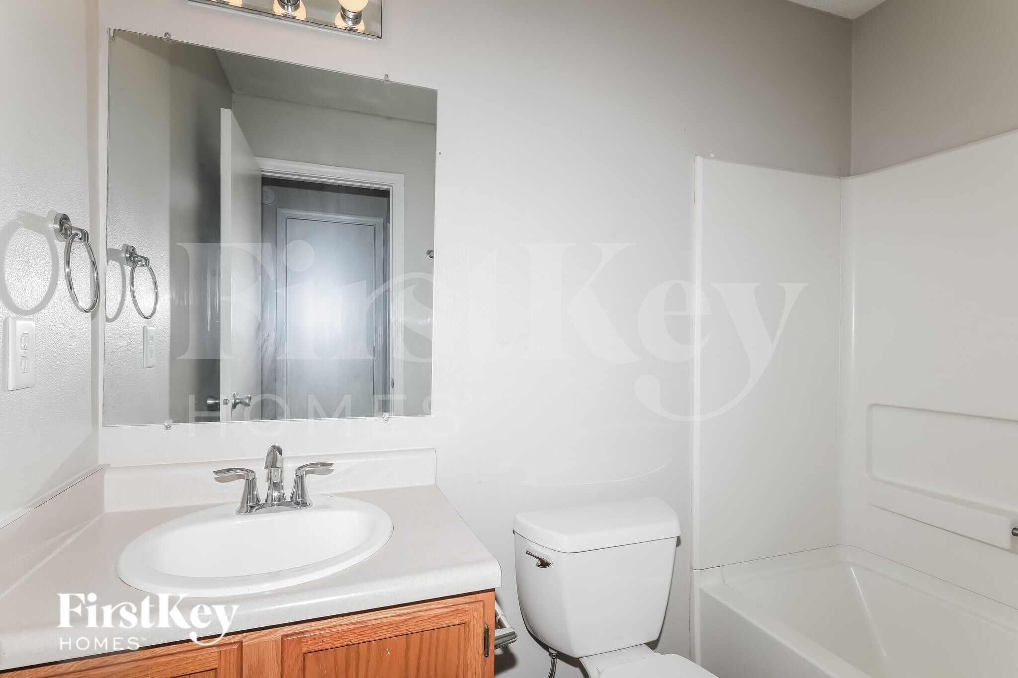 Building Photo - 10605 Glenayr Dr