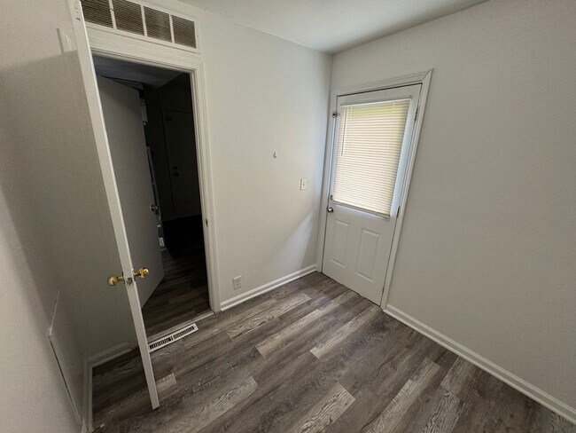 Building Photo - Greenwood 3 Bedroom 2 Bath