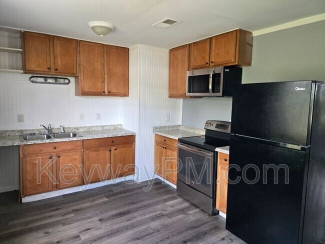 Building Photo - 2675 Teakwood Dr