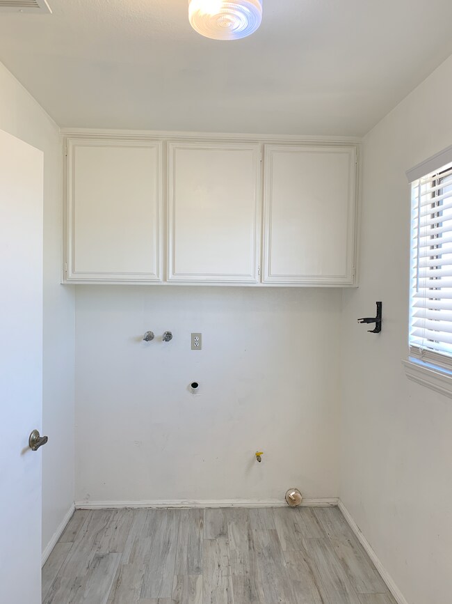 Building Photo - 14957 Mandan Rd