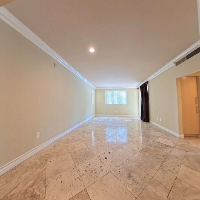 Building Photo - Luxury Mid-Rise | Guard Gated | Underground Garage Area | Resort Style Amenities