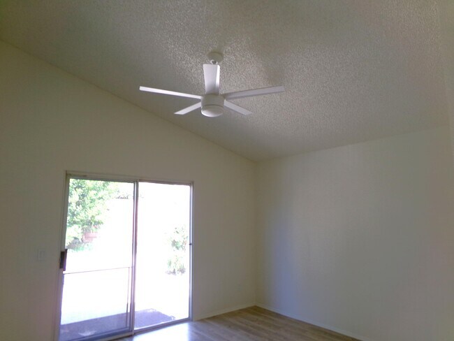 Building Photo - 4829 W Forest Oaks Ave