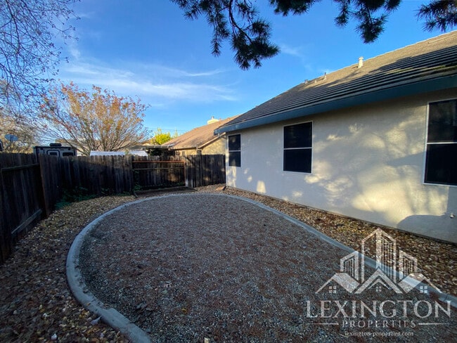 Building Photo - Beautiful, Spacious, 3-Bed 2-Bath Home available in Roseville!