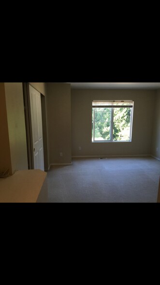 Master bedroom. - 6123 S 232nd St