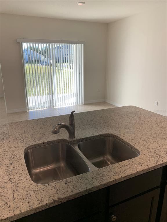 Building Photo - 930 Summer Glen Dr