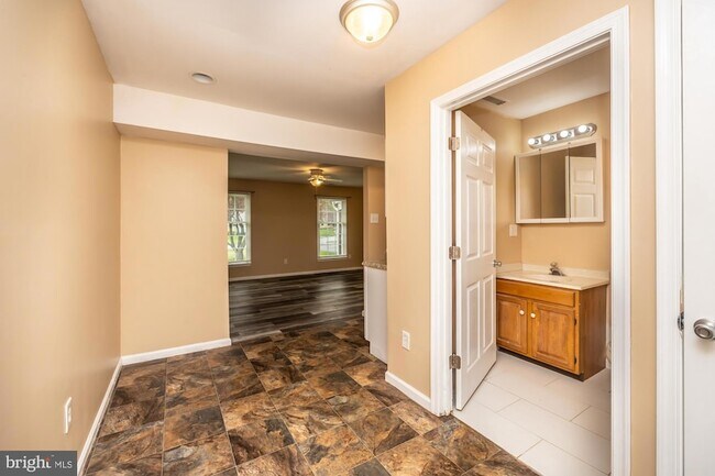 Building Photo - 3204 Norma Dr