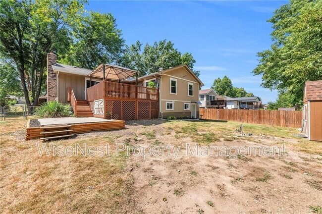 Building Photo - 305 NW Shamrock Ave