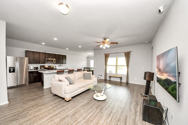 Building Photo - 8620 Havana Dr