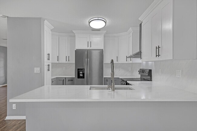 Building Photo - 3464 Commodore Ct