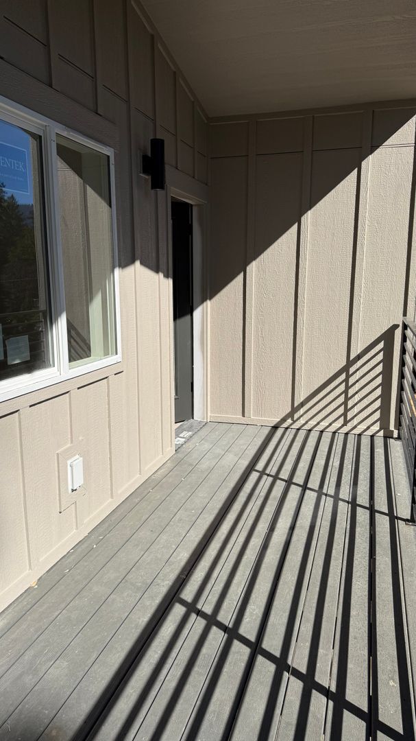 Building Photo - Duplex in CDA !