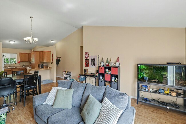 Building Photo - 4787 Sunvalley Dr