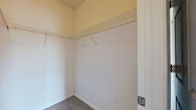 Building Photo - FIRST MONTH FREE OF RENT IF MOVE IN BY JUN...