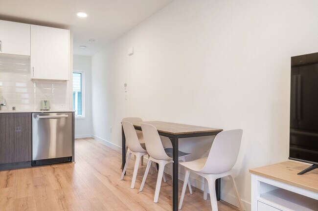 Building Photo - 4453 Aurora Ave N