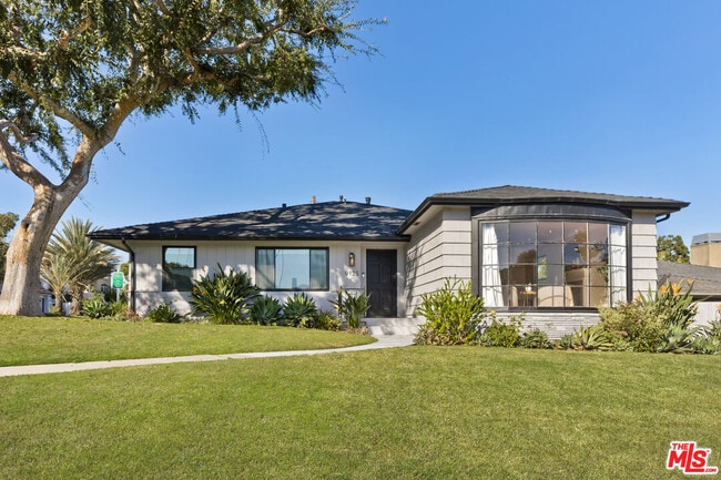 Building Photo - 9125 David Ave