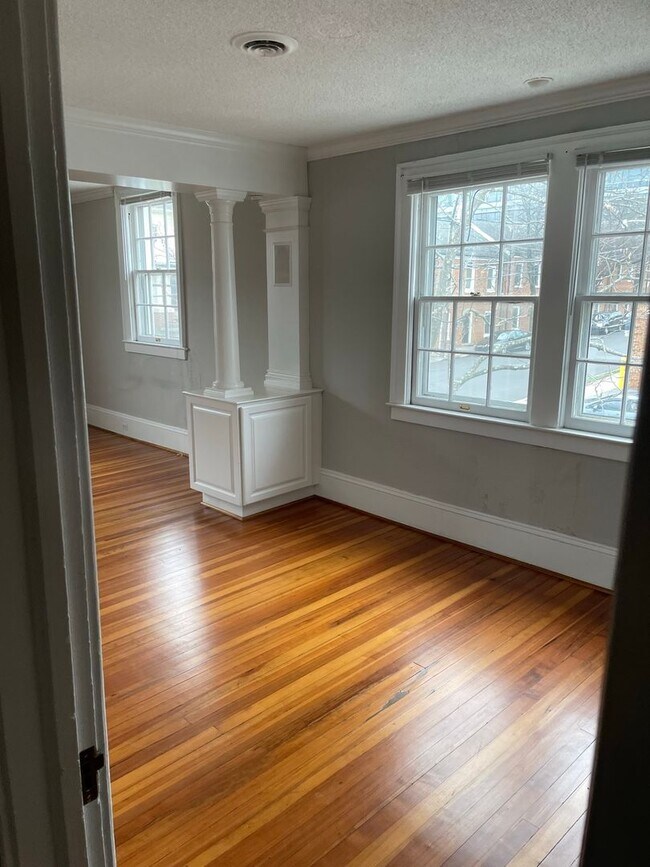 Building Photo - 311-313 N Spring St