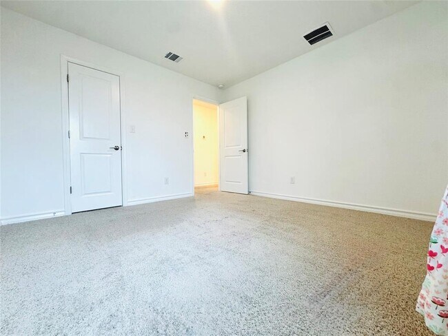 Building Photo - 1007 Moose Rd