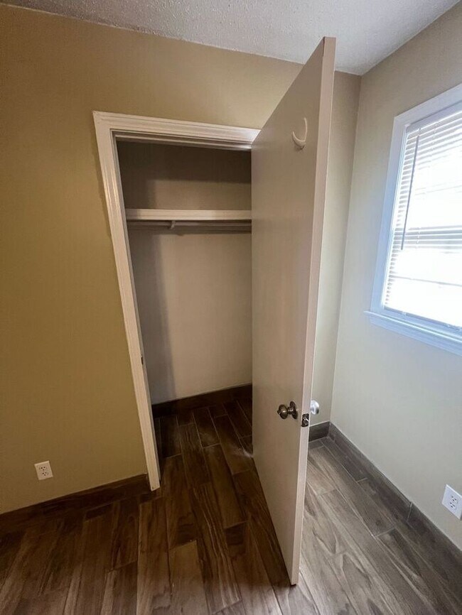 Building Photo - Cozy 2 bedroom 1 bath ranch duplex NOW AVAILABLE!