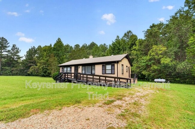 Building Photo - 300 Martingale Dr
