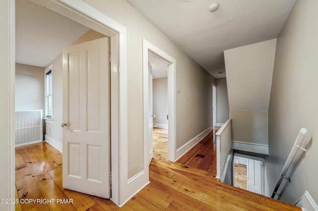 Building Photo - 703 Scott St