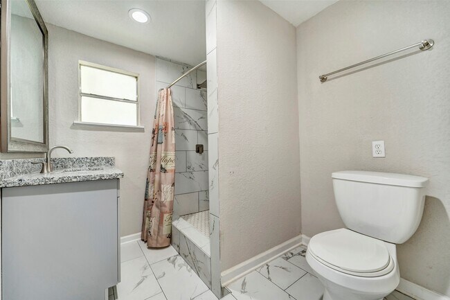 Building Photo - 7506 Bluebonnet St