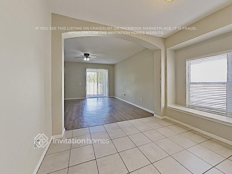 Building Photo - 8211 Crescent Moon Dr