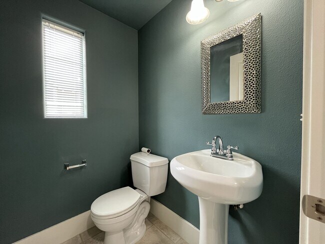 Building Photo - 2 Bedroom 2.5 Bathroom with 2 Tandem Car garage ~ Convenient Cedar Mill Location Near St. Vincent...