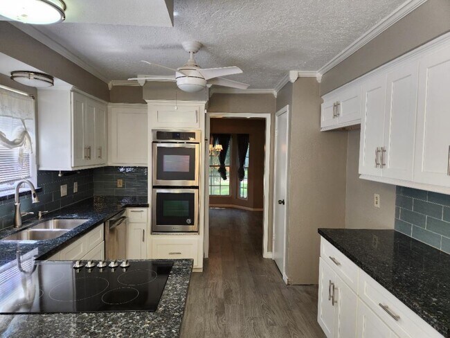 Building Photo - 2322 Deer Valley Dr