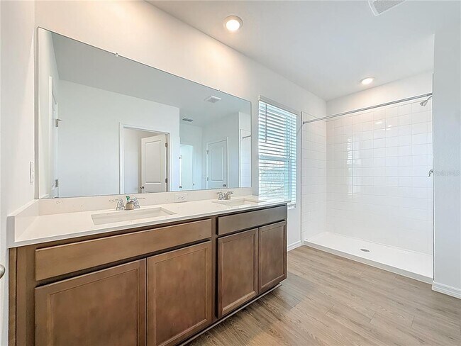 Building Photo - 35541 Kinsey Pt